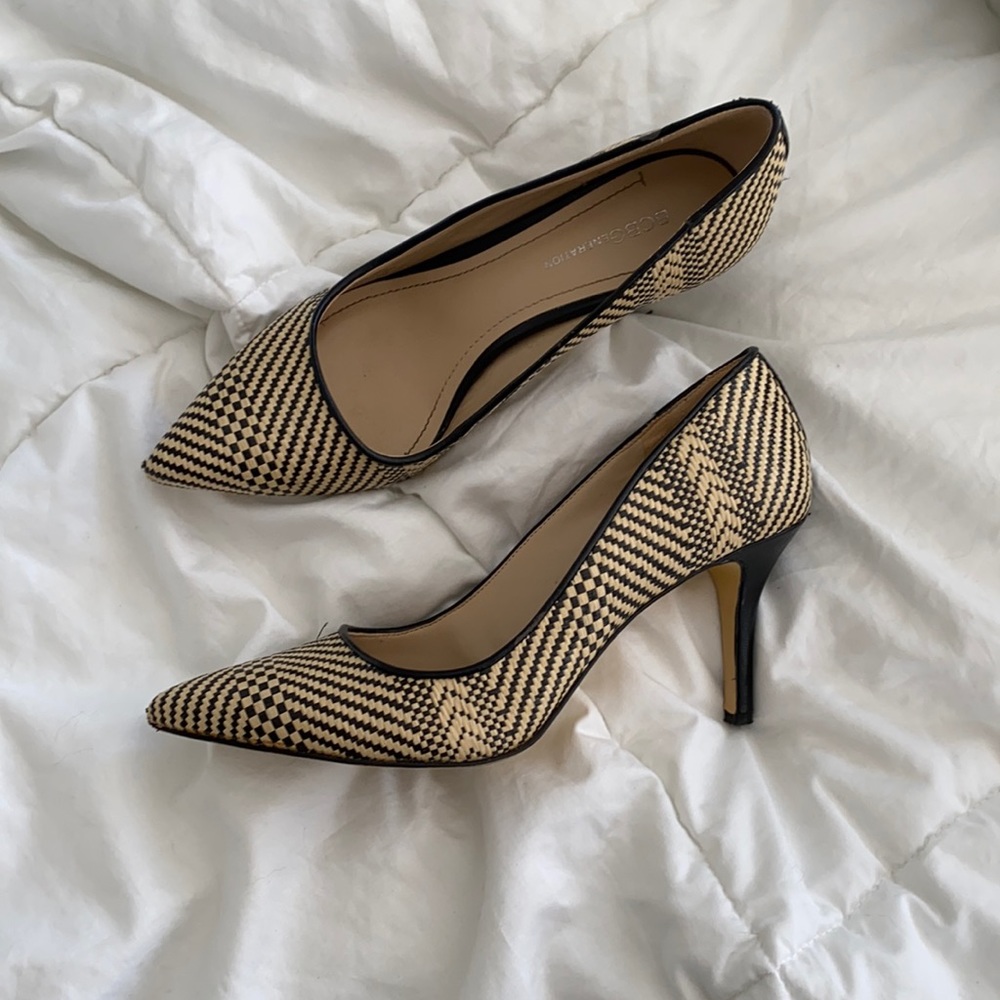 BCBG pumps